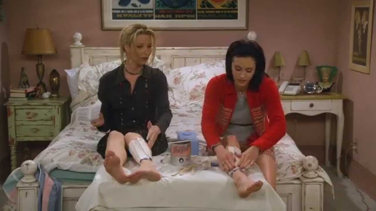 Courtney Cox & Lisa Kudrow feet sole