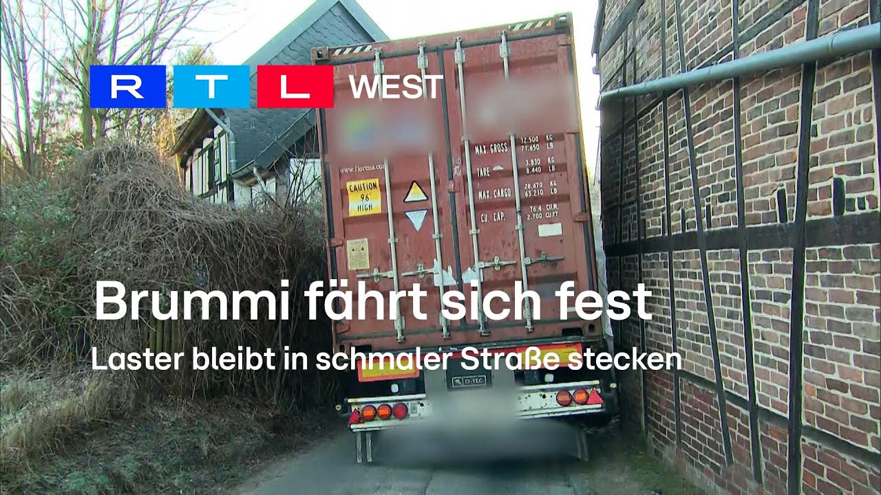 Brummi fährt sich fest - Laster bleibt in schmaler Straße stecken | RTL WEST, 11.01.2024