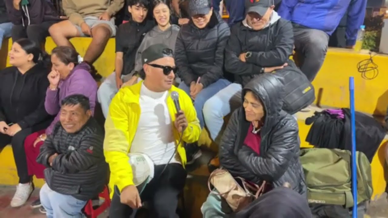 EN VIVO !! MÚSICO DE LA CALLE SE LLEVÓ TODO LO RECAUDADO 