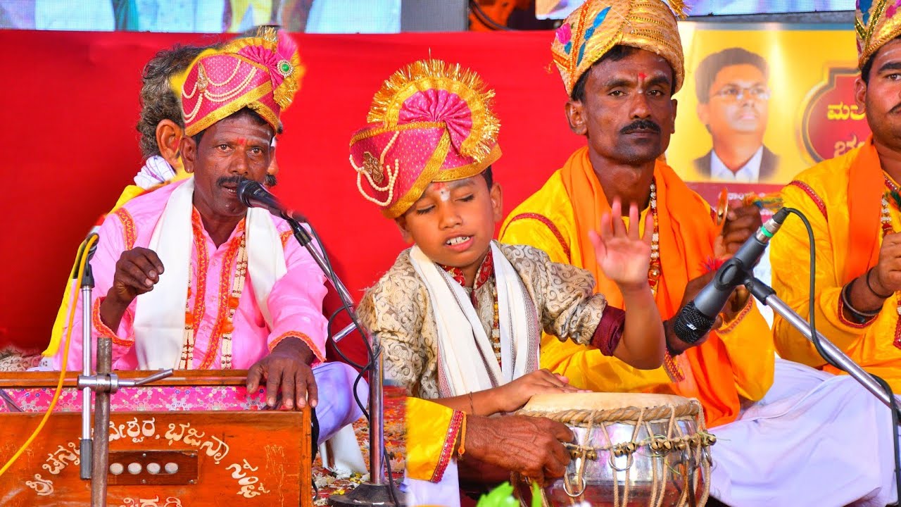 ಕಣ್ಣು ಕಾಣದ ಬಾಲಕನಿಂದ ತಬಲ ವಾದ್ಯ ತಿಗಡಿ ಗ್ರಾಮದ ಕಲಾವಿದರಿಂದ ಭಜನಾ ಪದ Watsapp 6363857006