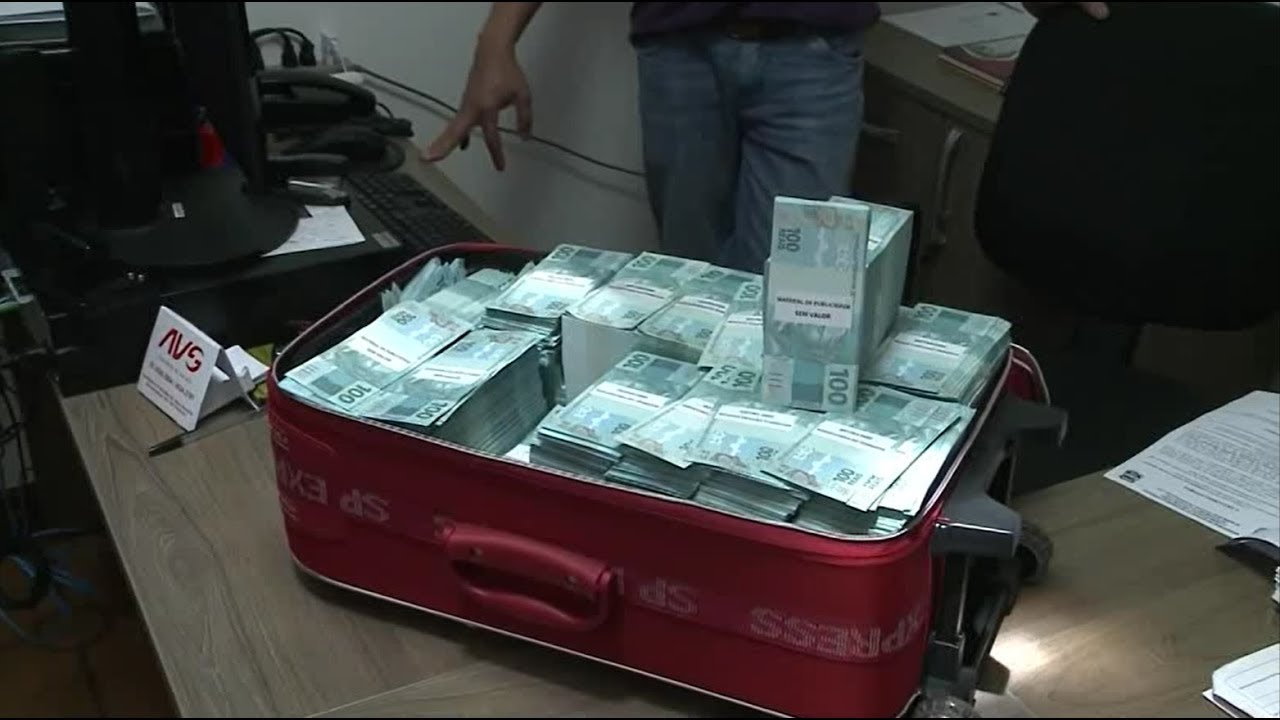 Empresário perde meio milhão de reais em golpe com mala de notas falsas; a polícia apura o caso