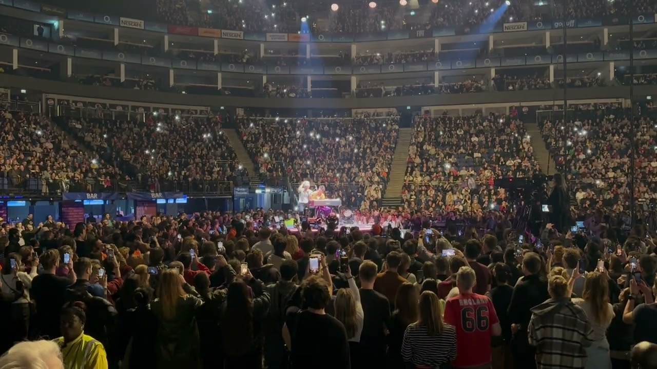 Jacob Collier live at the O2 9th December 2024 - Fix You ft Chris Martin