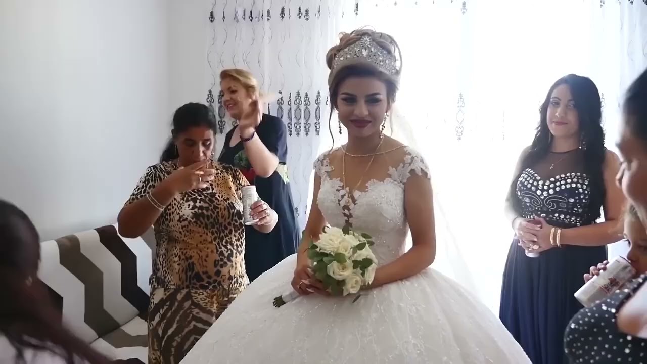 Një moment që prek zemrën: ajo la shtëpinë e fëmijërisë dhe shkoi drejt dashurisë