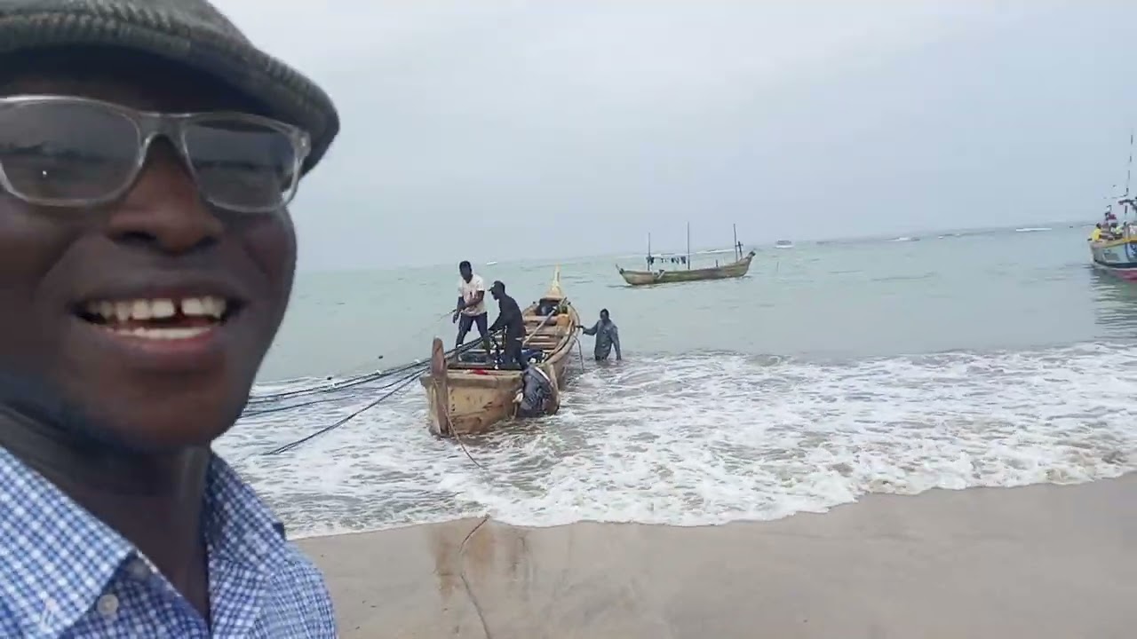 African Traditional Canoe Sea fishing (2)