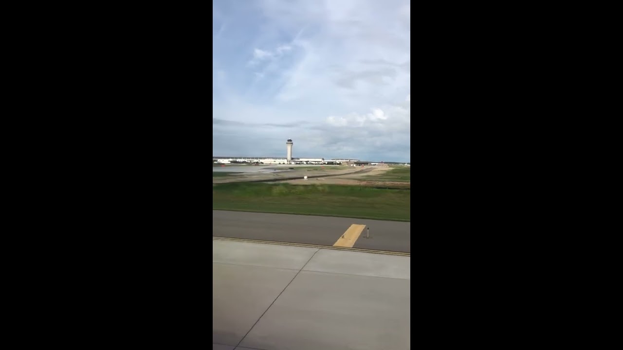 REAL Landing at Detroit Metropolitan (KDTW) Airport