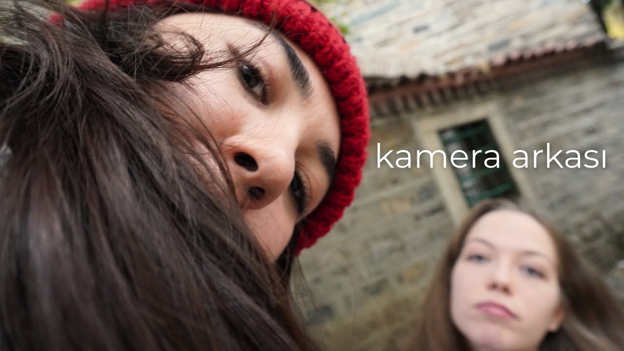 gülmeden komedi çekmeye çalışıyoruz
