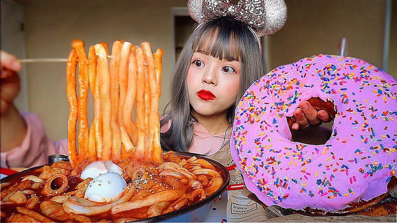 SPICY LONG DDEOKBOKKI NOODLES 🤨, GIGANTIC PINK DONUT, KIMCHI FRIED RICE KIMBAP MUKBANG 누들떡볶이과 대왕 도넛