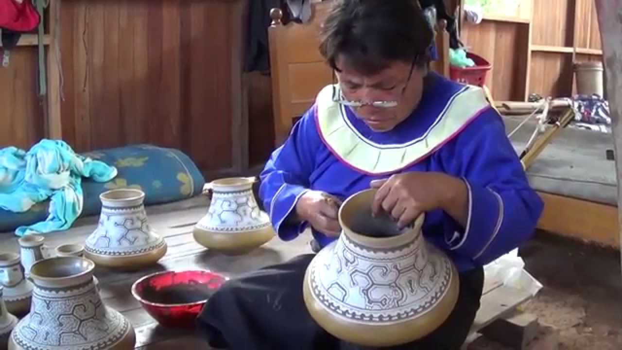 Alfareras Shipibo de la selva del Perú