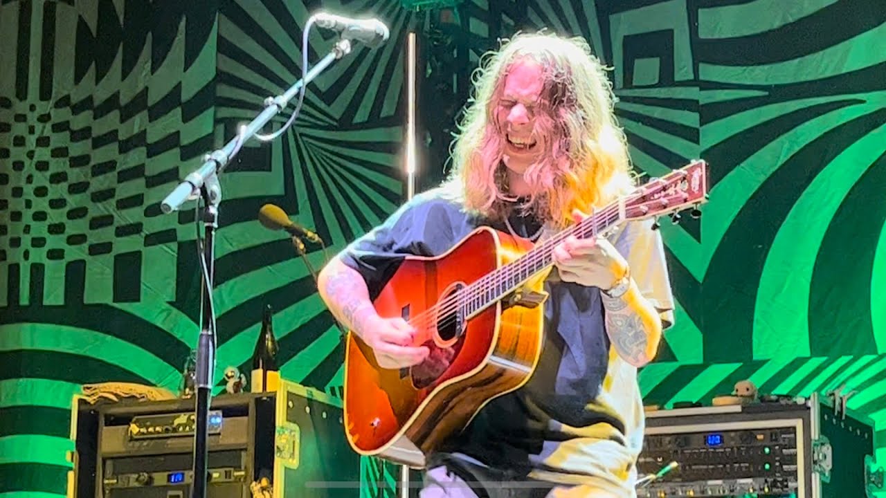 Billy Strings, Roundhouse, London, November 11th, 2023 “1st Set From The Rail”