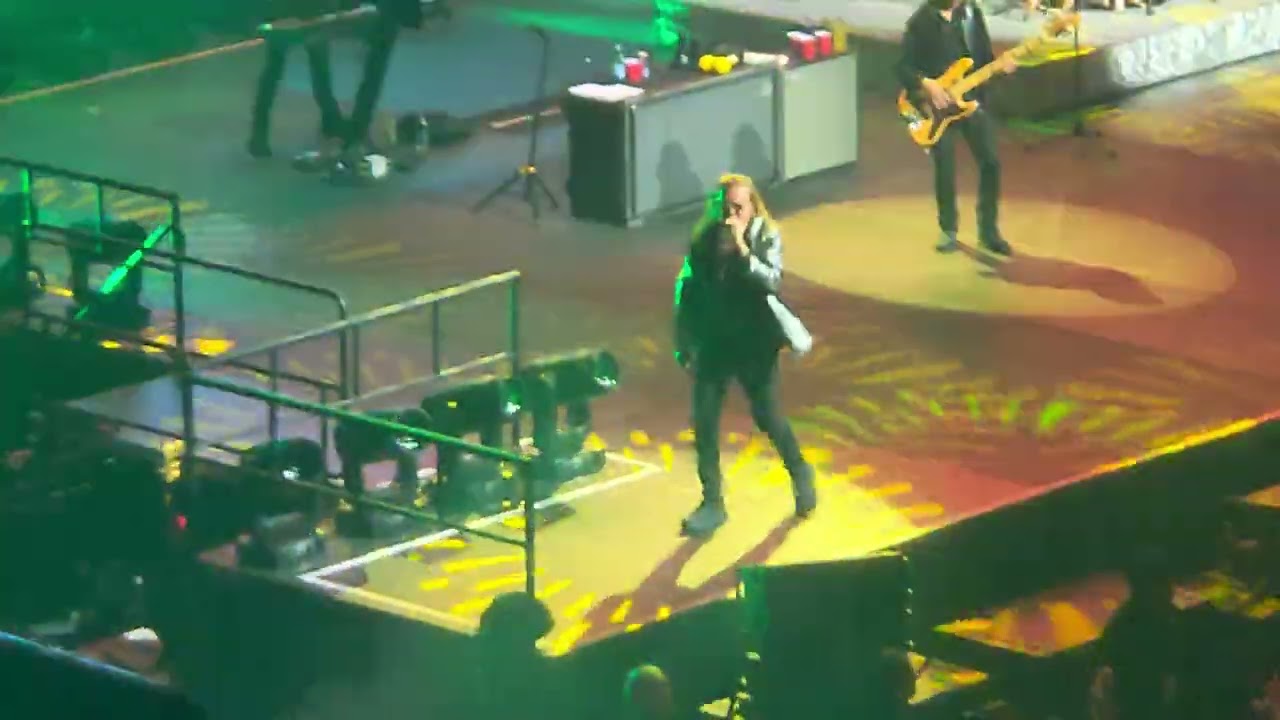 Mana MANDANE UN SENAL & DE LOS PIES A LA CABEZA 💙 Chicago United Center 9.27.25 