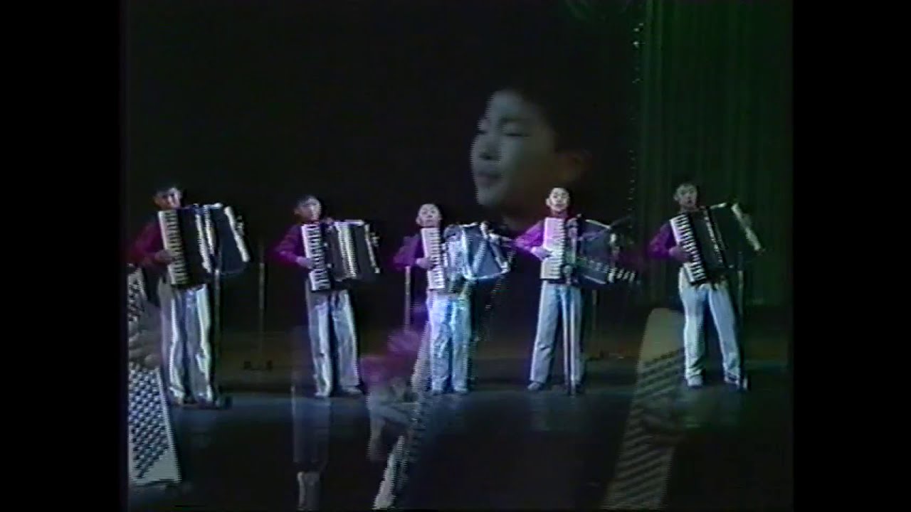 26 손풍금중주 &laquo;백두의 말발굽소리&raquo; / Accordion ensemble &ldquo;The sound of horseshoes in the Baekdu&rdquo;