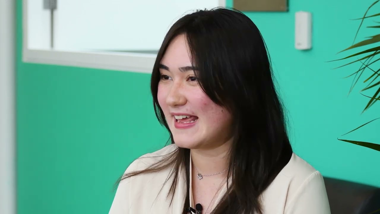 Послушайте рассказ одной из наших выпускниц 2025 года – Ханны.