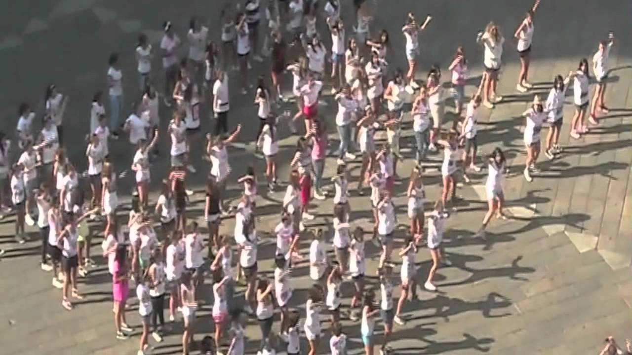 One Direction Flash Mob Bologna (Italy)