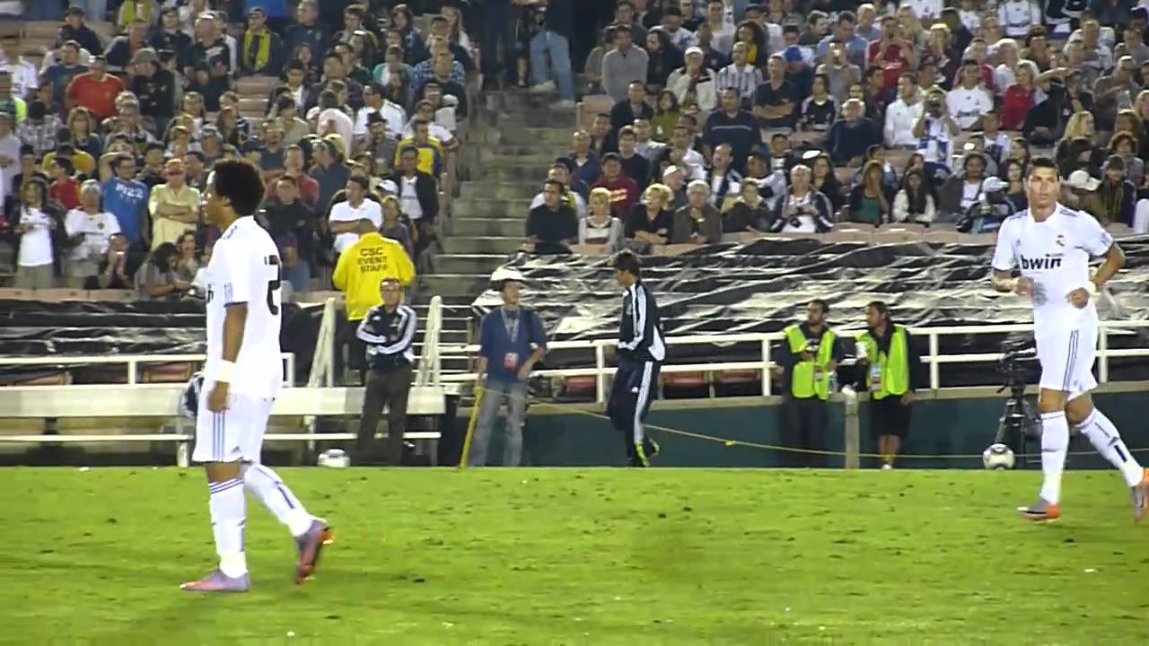 LOS ANGELES GALAXY vs REAL MADRID 8/7/10 CRISTIANO RONALDO WARMING UP BEFORE 2ND HALF ROSE BOWL CR7