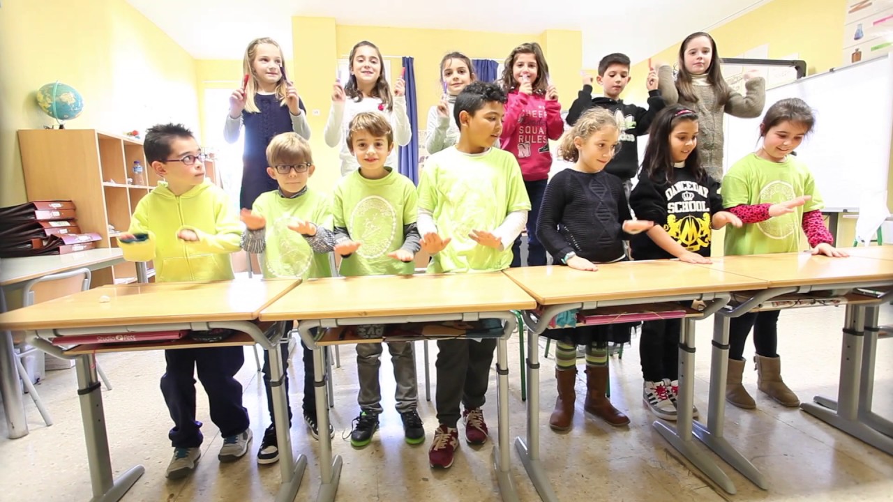 Cantarrana euritan dantzan