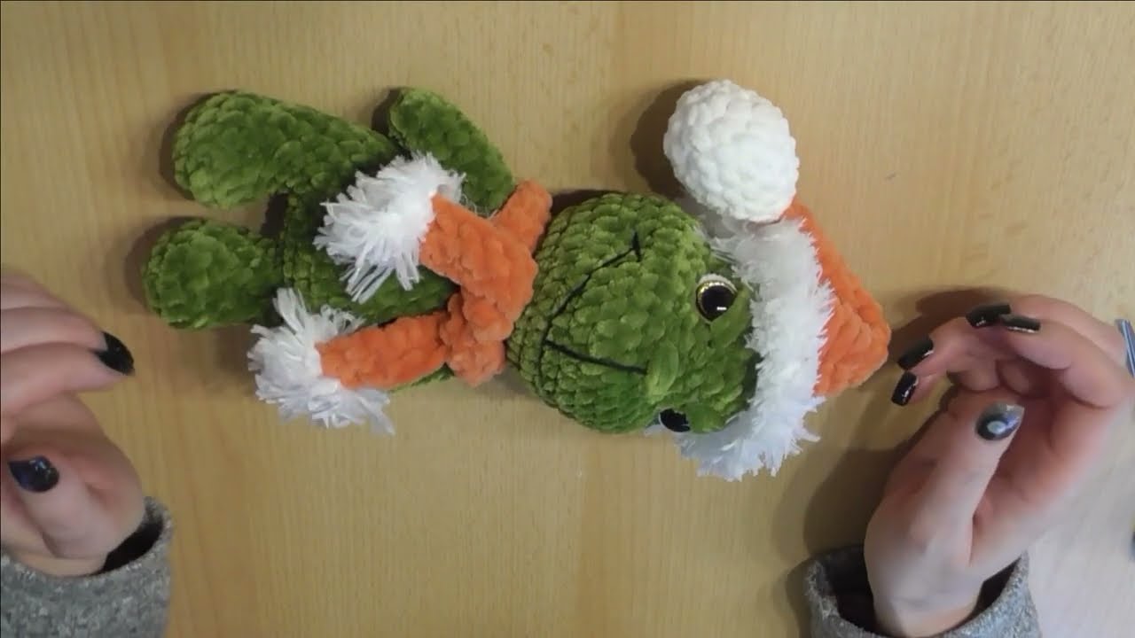 gehäkelte Mütze und Schal für den Grinch