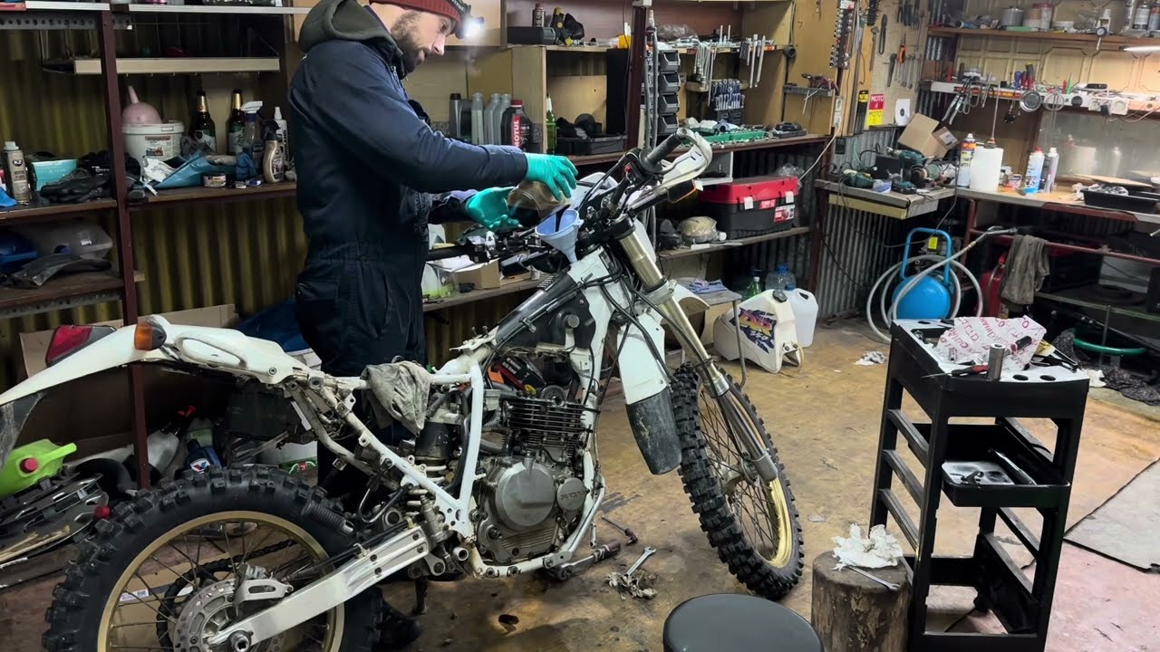 Suzuki DR350 #4 - montaż góry, gaźnika i pierwsze odpalenie