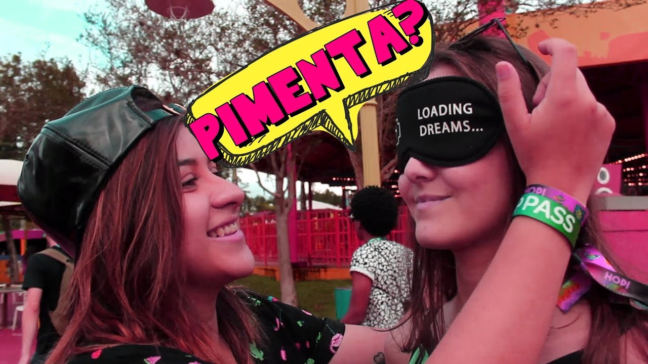 BEIJEI UMA MENINA NO PARQUE