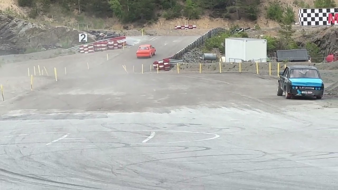 Ludvik sin Volvo 242 bilcross bil. Bygger ny front / bakende før Landskamp på Momarken 2025.