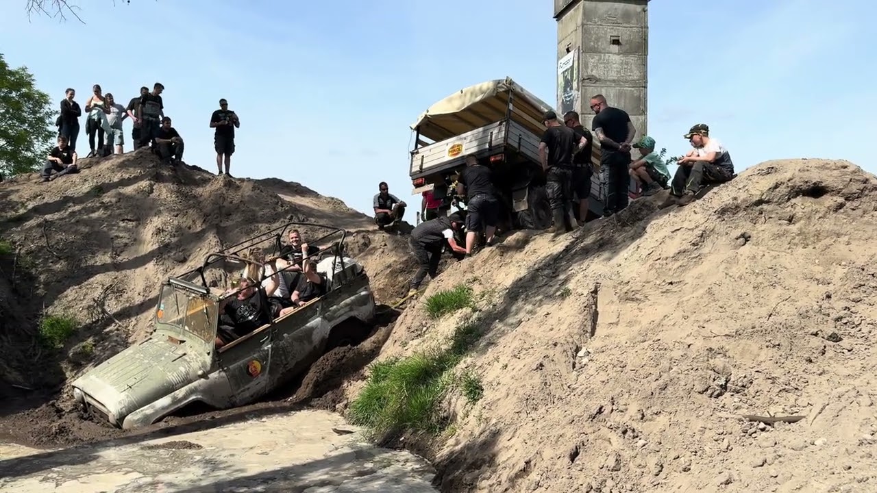 UAZ 469 Bergung aus dem tiefen Offroad-Loch | Peckfitz Abenteuer
