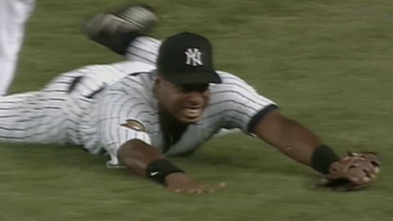 Bernie Williams makes game saving catch