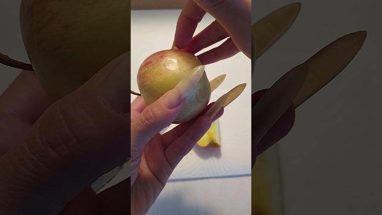 Dangerous natural claws by our hand model Hebzy (may 2021)