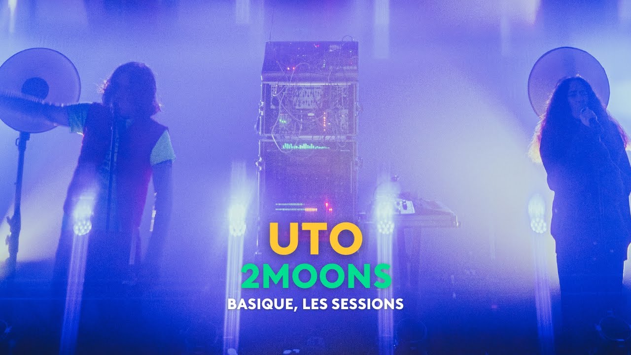 UTO interprète '2MOONS' en live