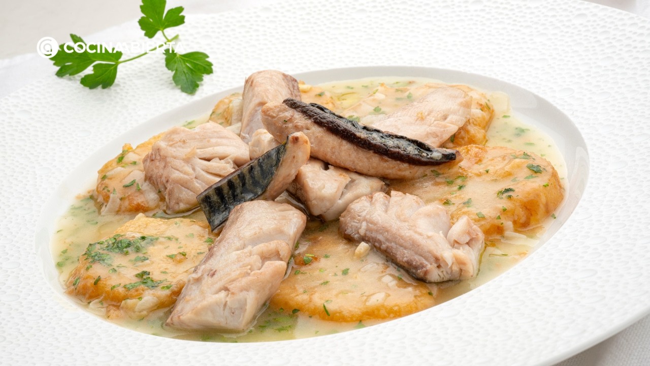 Receta fácil de verdel con patatas a la importancia de Arguiñano
