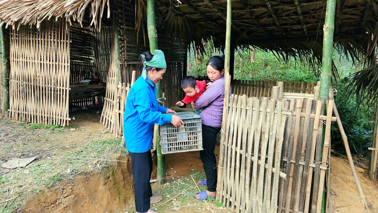 Single mother made a dining table from bamboo, and received help from good people