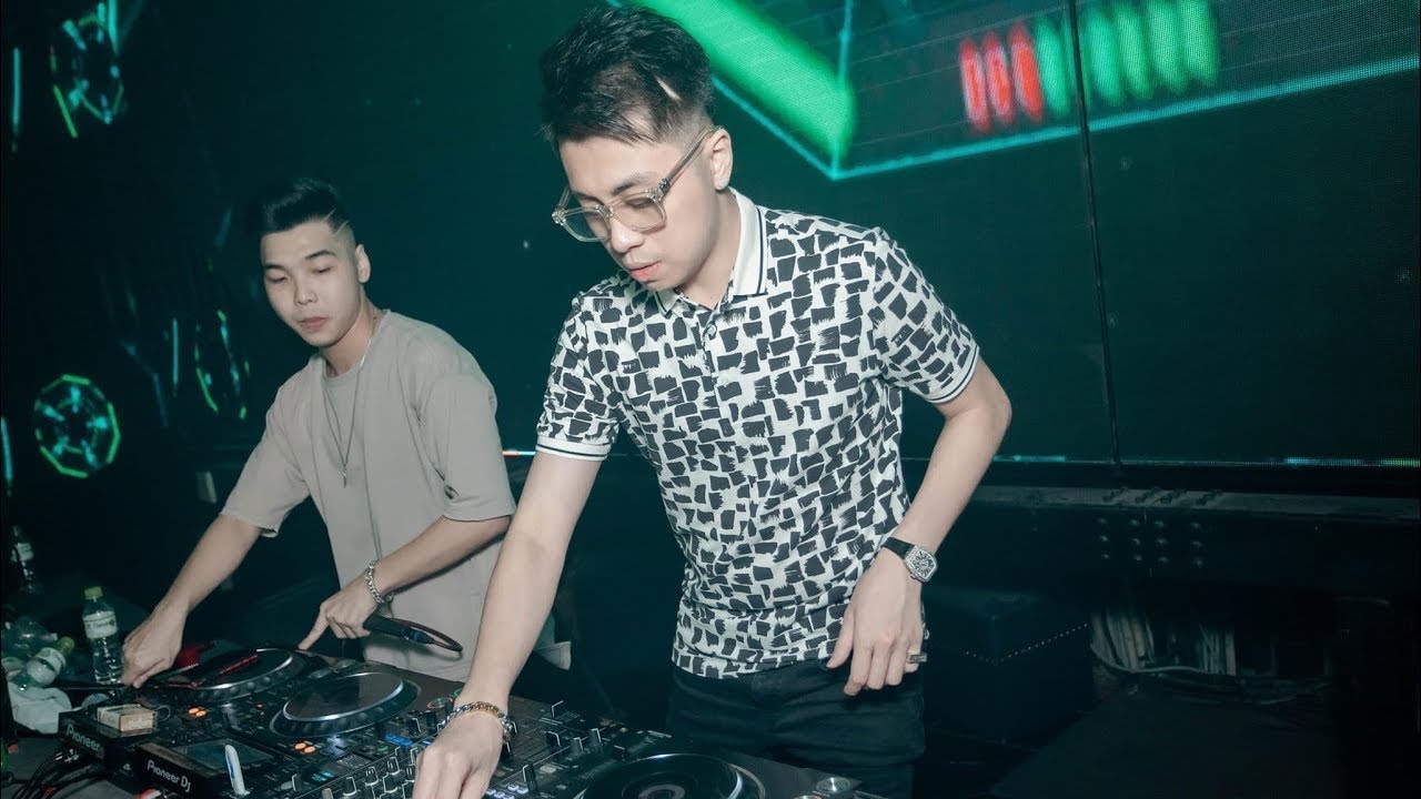 NST | SỐNG XA ANH CHẲNG DỄ DÀNG - THÁI HOÀNG REMIX | NHÌN VÀO HƯ KHÔNG | HOT NEW STYLE TH 2024
