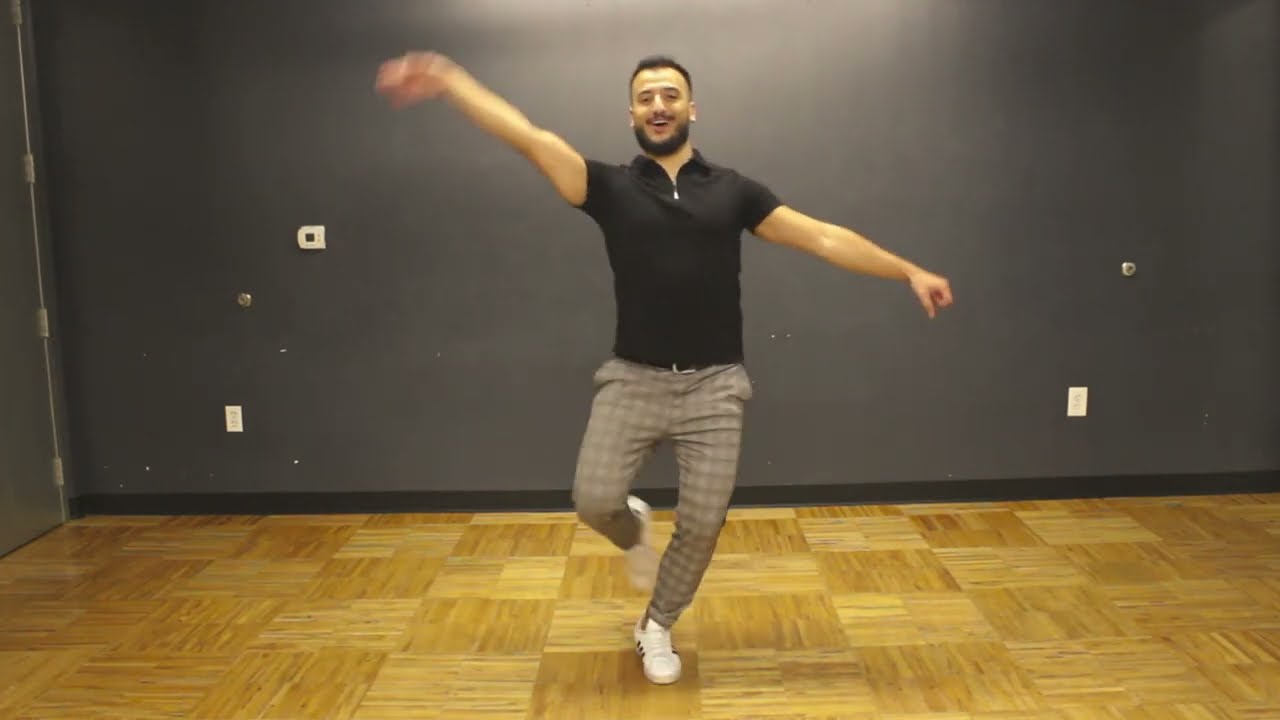 Learn how to lead a Dabke line  أمسك على الأول في صف الدبكة 😍💥💃👯
