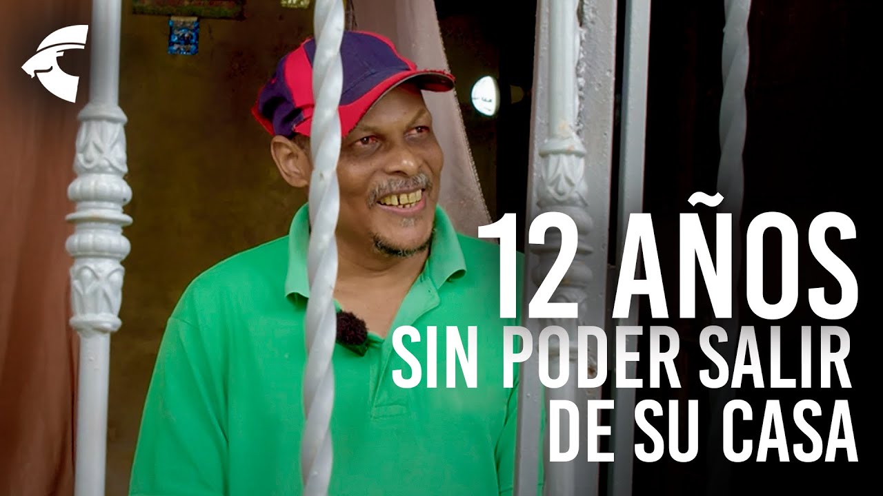 TIENE 12 AÑOS ENCERRADO EN ESTA CASA SIN PODER SALIR | mira por qué