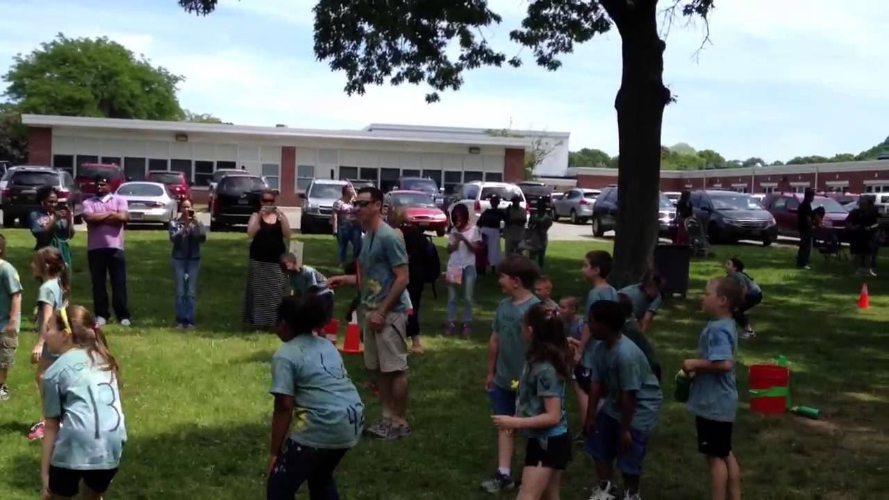 Mr. Malvetti's 3rd grade class at field day