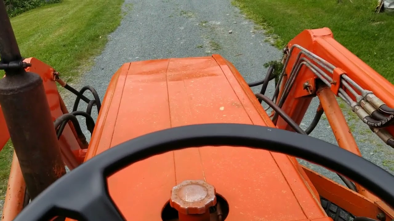 I bought a Kubota B6200 Tractor!