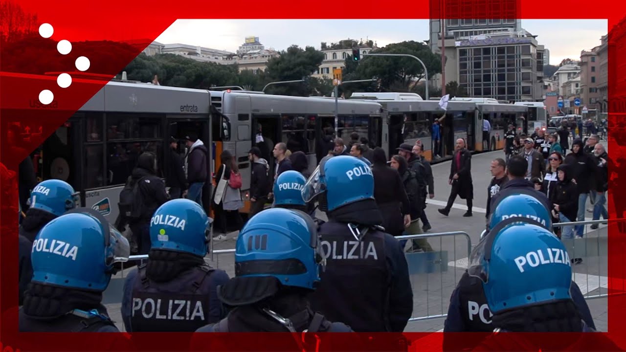 Allerta per Sampdoria-Spezia, l'arrivo dei tifosi spezzini alla stazione di Genova Brignole