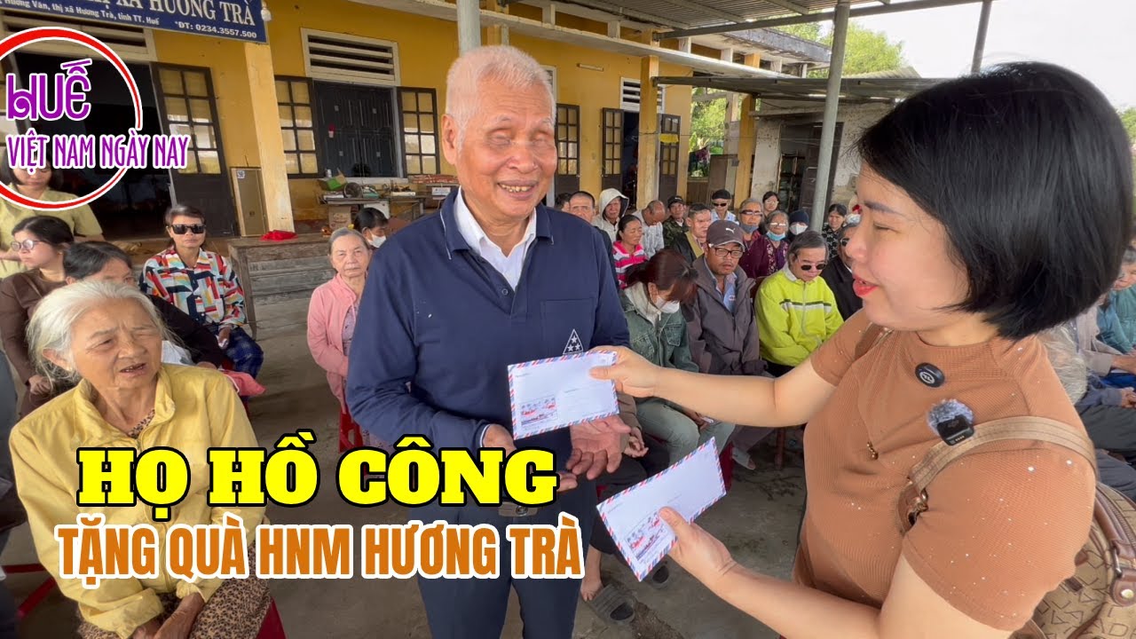 Nghe chầu văn chúc tết họ Hồ Công ở Mỹ phát quà nhiều người vui phấn và khởi không khỏi xúc động