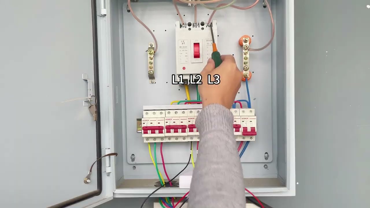 Three-Phase Multi-Circuit Power Meter Wiring Monitoring for Commercial Buildings&Solar Integration