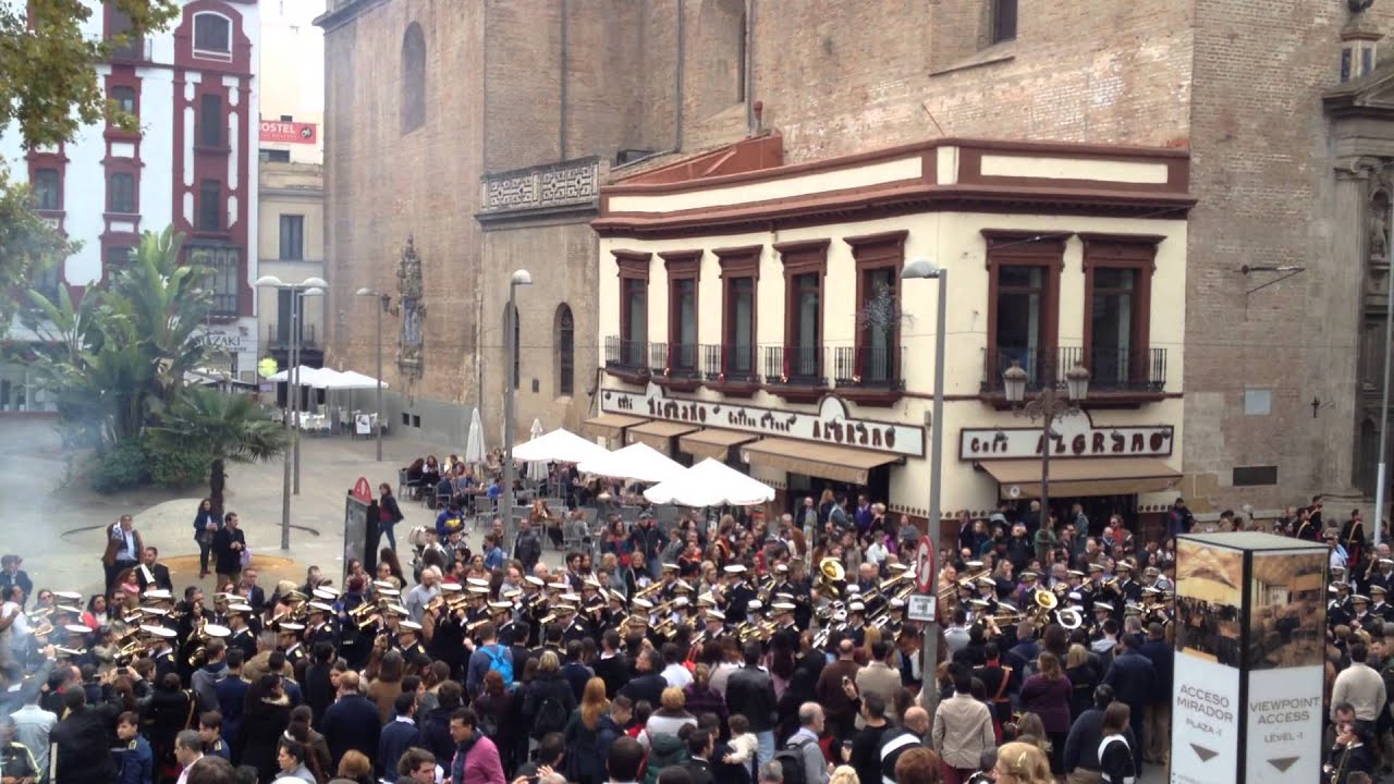 Esperanza de Triana Coronada. Banda de CC. y TT. San Juan Evangelista de Triana