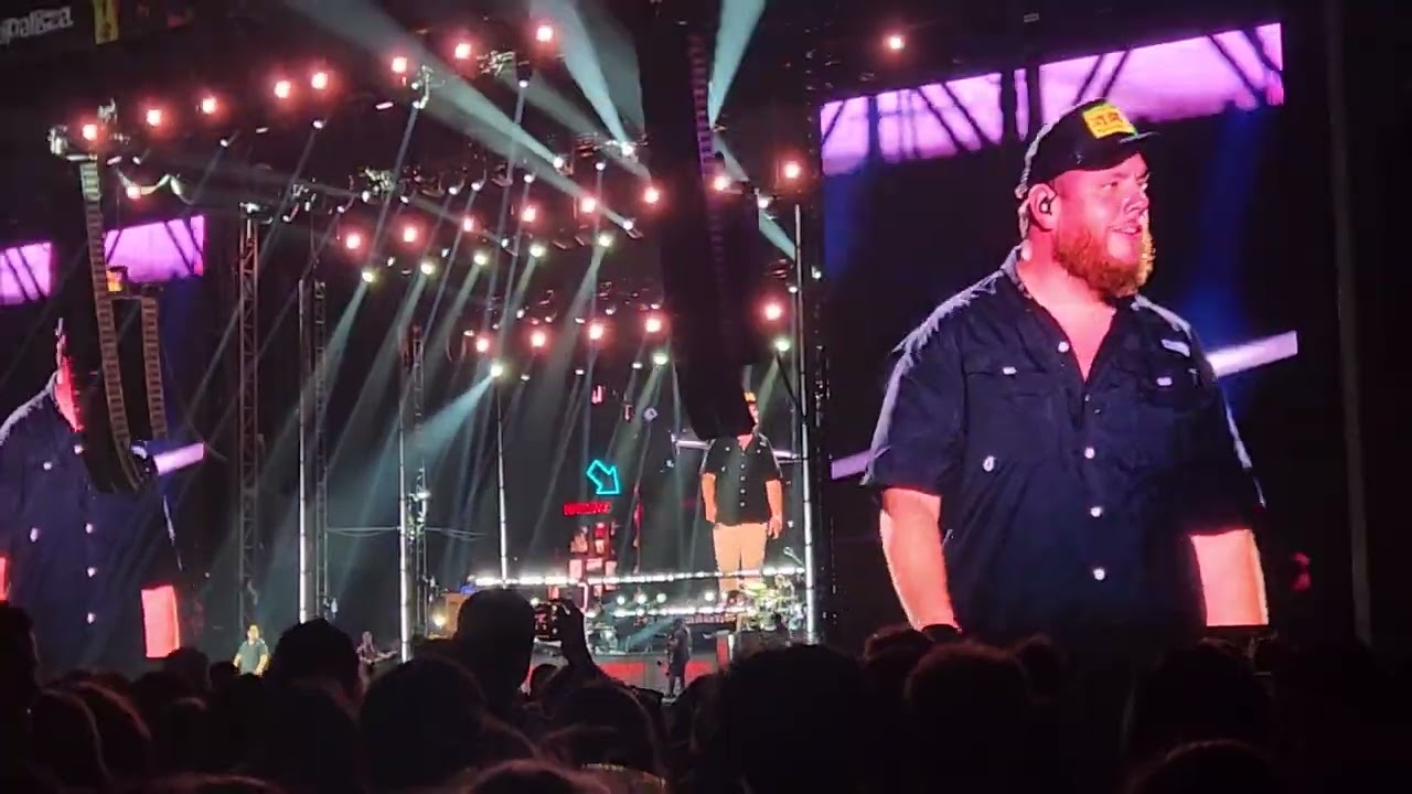 Luke Combs Intro Set Lollapalooza Chicago, Illinois July 31st, 2025