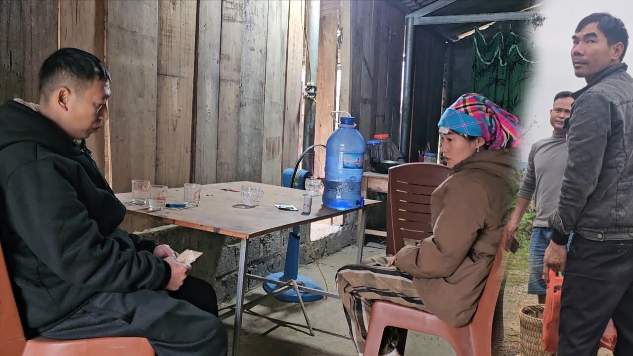Tam goes to the market. Vien was sick at home and the police appeared