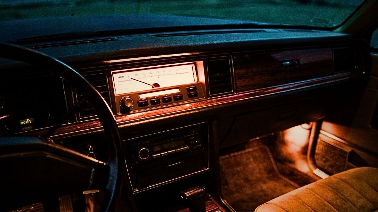 Late Night Car Radio — Soft Jazz Noir Ambience