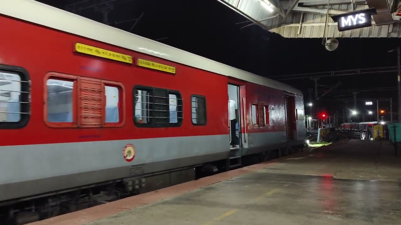 MGR Chennai Central - Ashokapuram Express (16551) arriving Mysuru Jn.