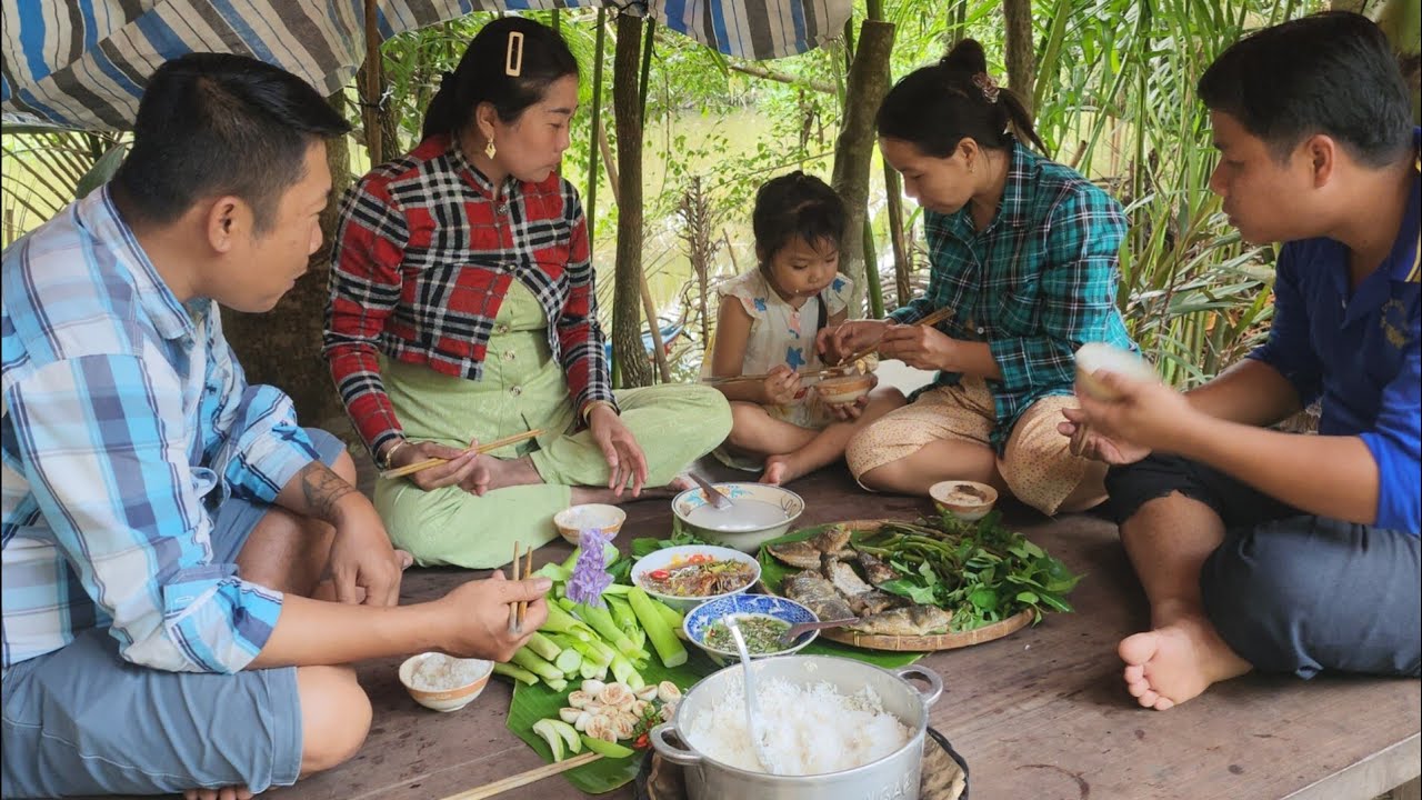 Bữa Cơm Trưa Đậm Chất Quê Miền Tây / GĐQ
