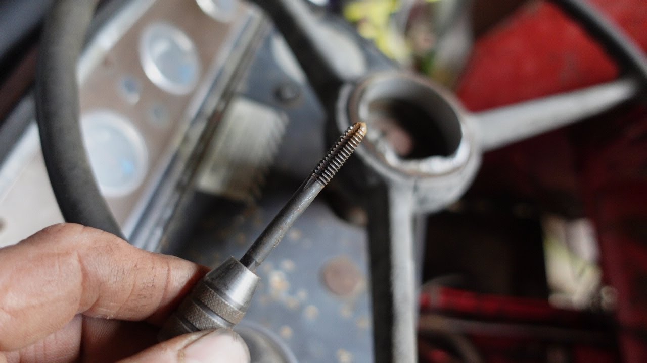 IH 574 Steering wheel removal and column bearing repair