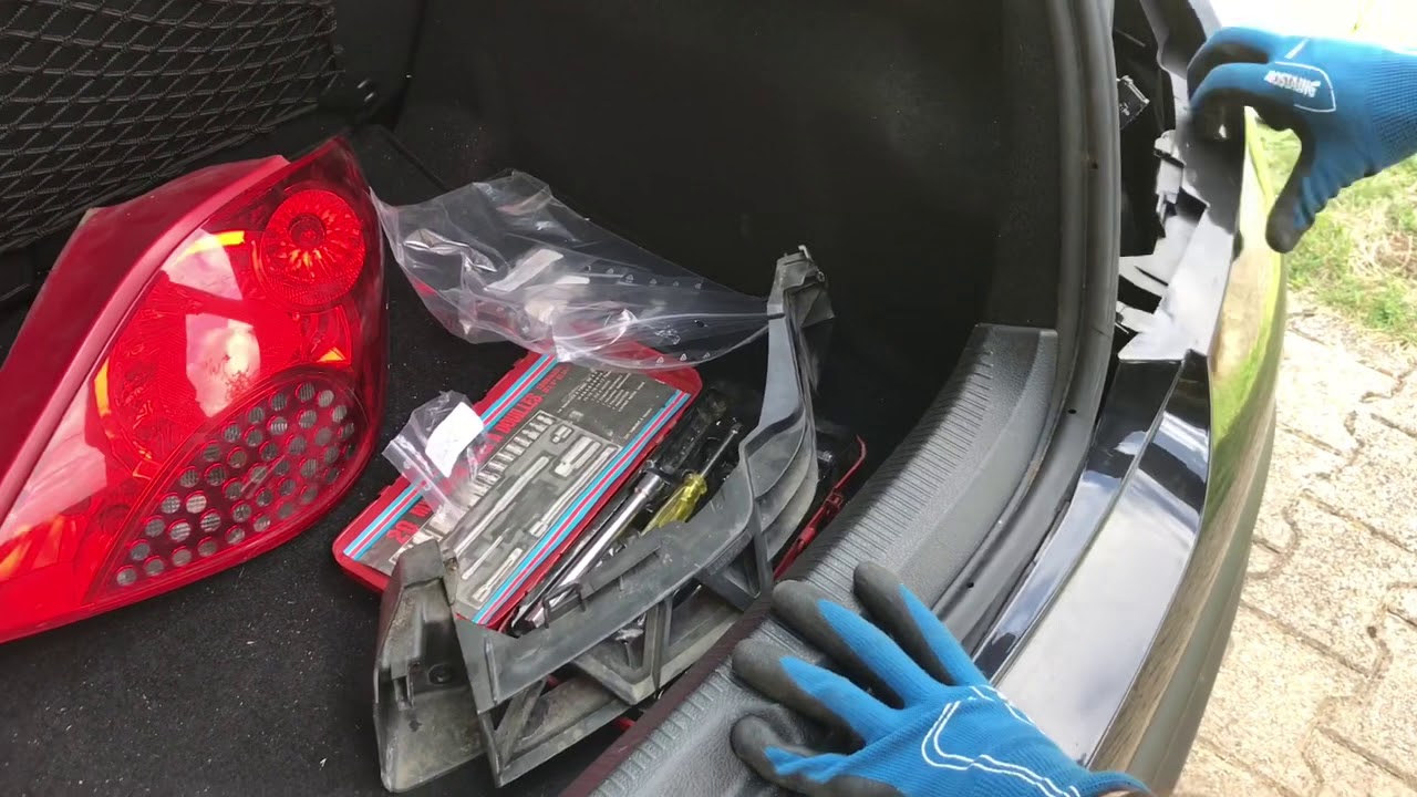 Remplacement des supports de pare-chocs arrière sur 207