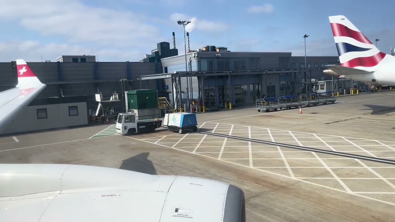 SWISS CS100 A220 engine start and take off at London City - engine howling noises HDR