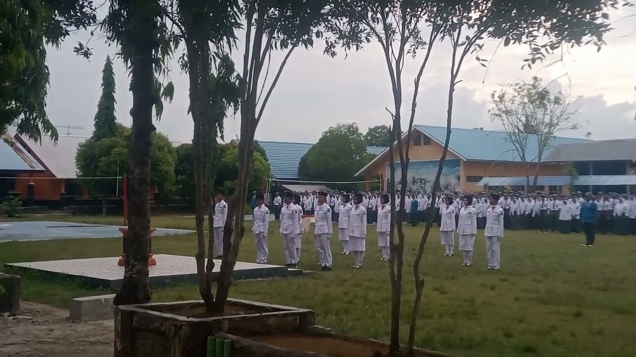 Upacara Bendera X.4 & X.5 SMANEL 