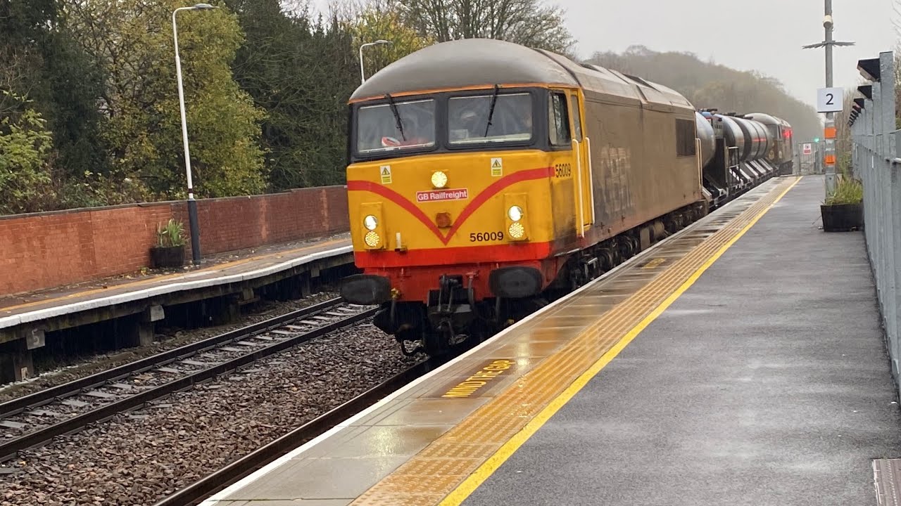 56009 / 69015 &ldquo;GB Railfreight&rdquo; & 69016 &ldquo;British Transport Police&rdquo;  pressure washing 09;44 15/11/2025