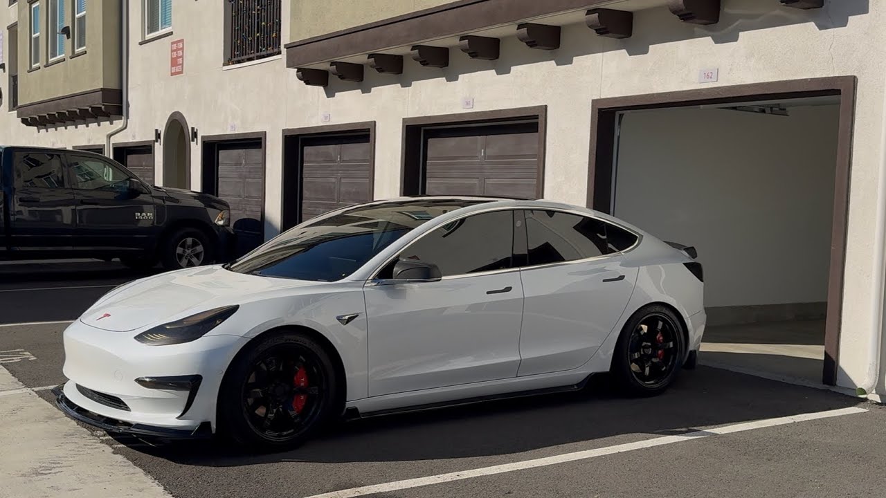 Установка переднего спойлера на Tesla Model 3