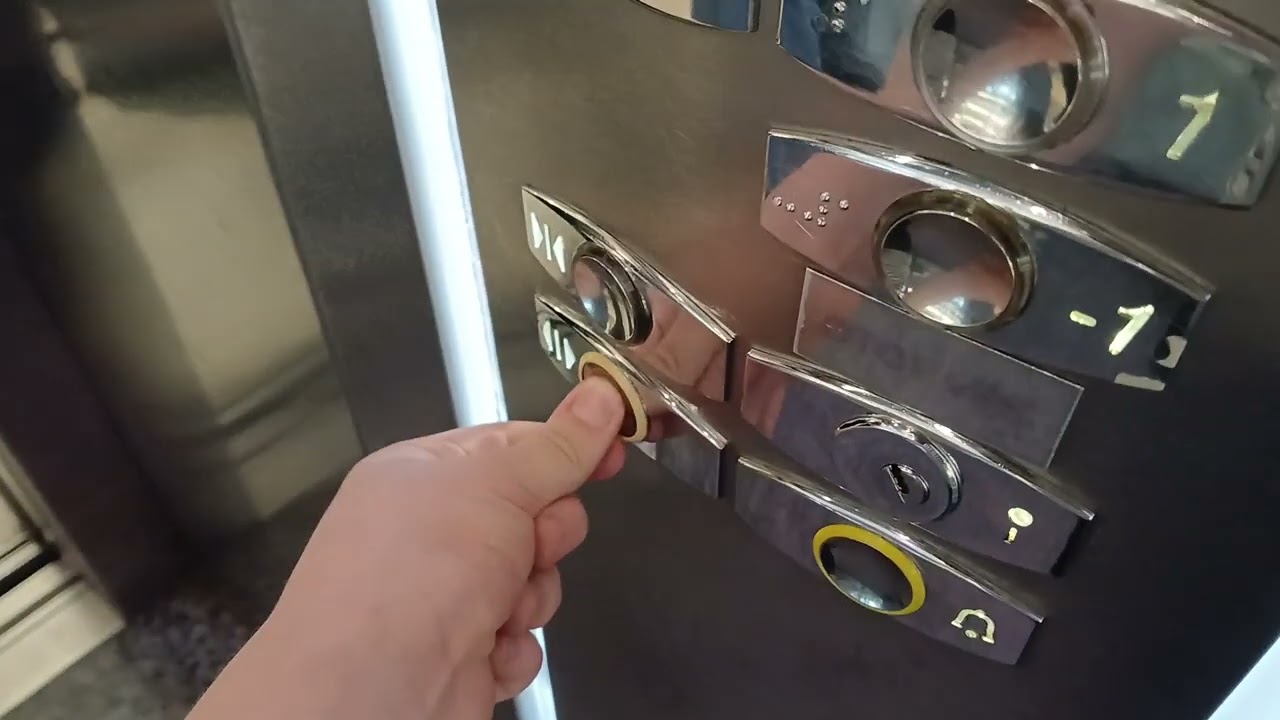 Good! 2007 Hydraulic OTIS Lift in Korupark Shopping Center Bursa, Osmangazi, Turkey.